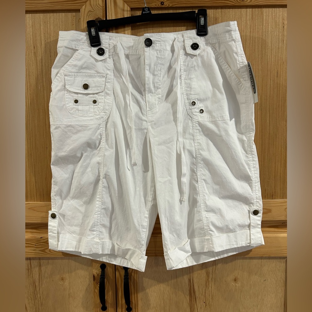 Women’s Kim Rogers NWT White Cargo Shorts Sz 14 Retail $36